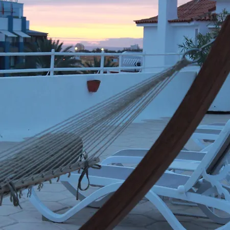 Apartament Tipaki Cristianos *