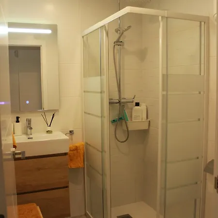 Tipaki Cristianos Apartament